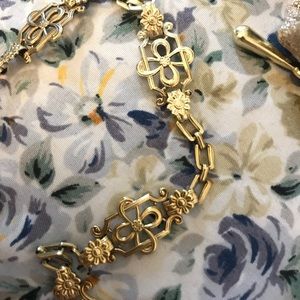 14K Gold chain link necklace, filigree detail